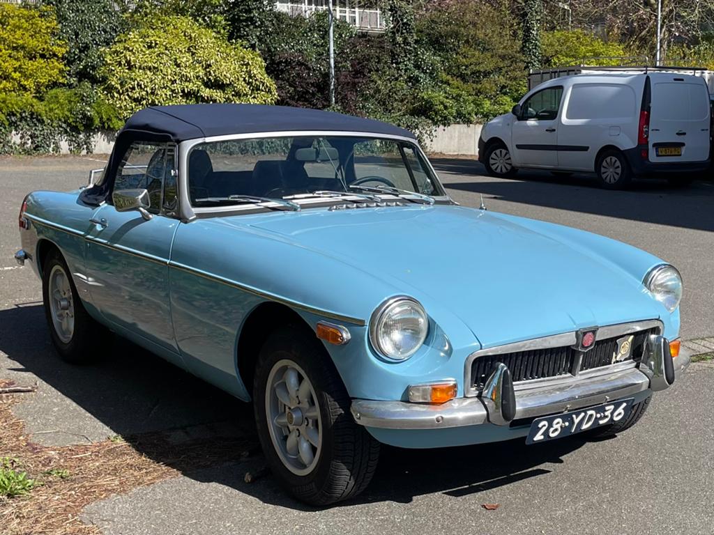 MGB 1.8 USA  1976 Iris Blauw APK En Wegenbelasting vrij, Auto's, Oldtimers, Achterwielaandrijving, Zwart, Cabriolet, Blauw
