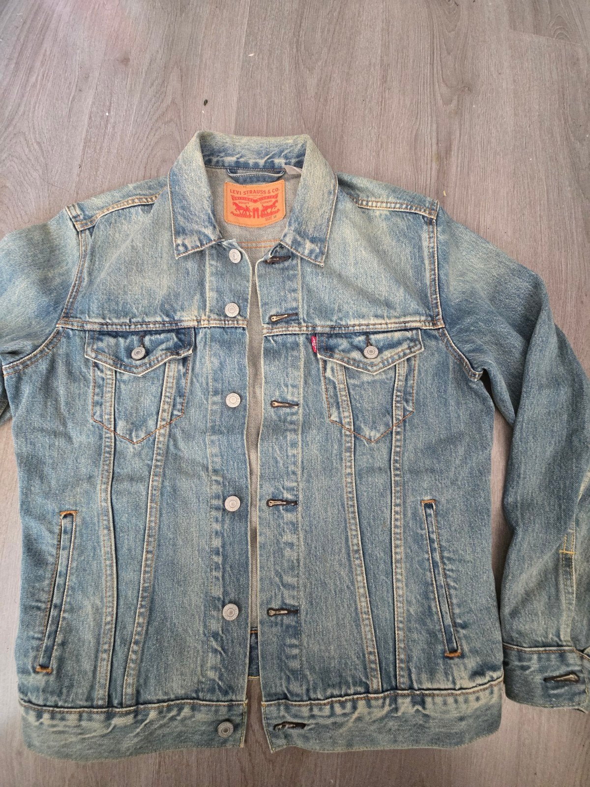 Levi's medium-wash denim trucker jacket M / jas, Kleding | Heren, Ophalen, Zo goed als nieuw, Maat 48/50 (M), Blauw