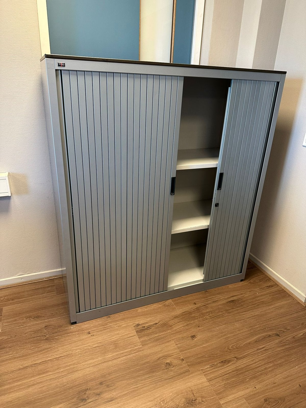 Roldeurkast/ archiefkast nette staat!, Huis en Inrichting, Kasten | Roldeurkasten en Archiefkasten, Ophalen, 100 tot 150 cm, Zo goed als nieuw
