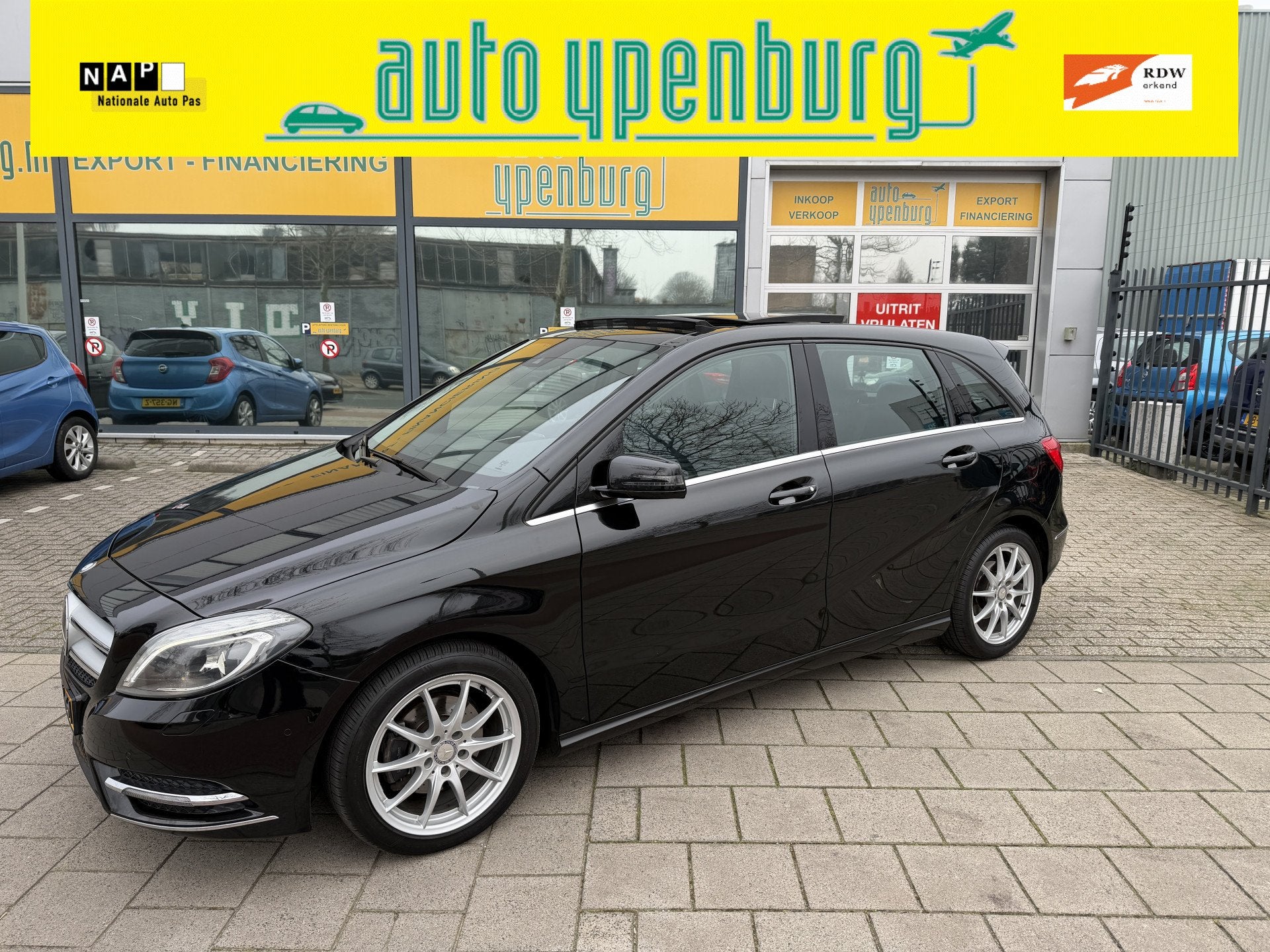 Mercedes-Benz B-Klasse 200 Prestige Automaat * 134.544 Km *, Auto's, 1325 kg, Gebruikt, Leder en Stof, Zwart