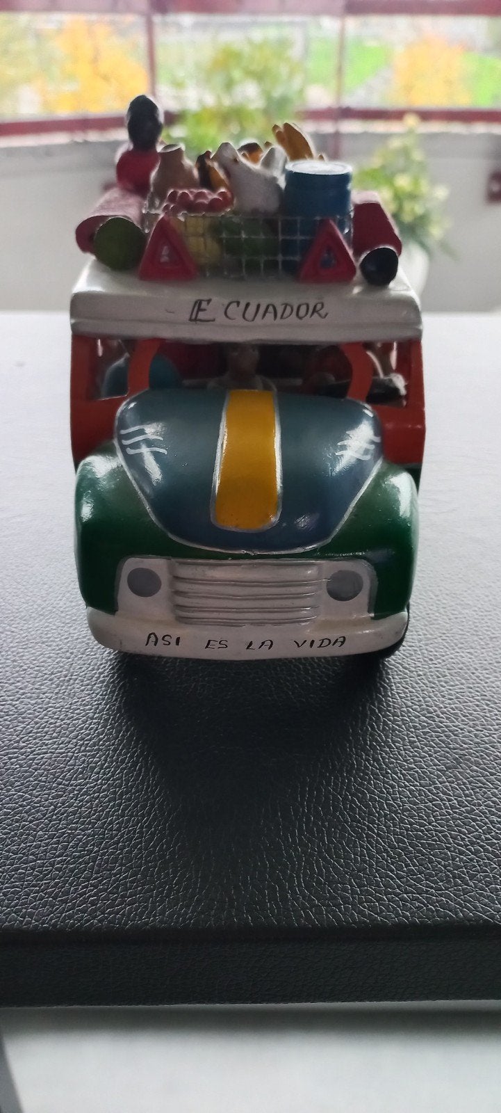 Ecuadoriaanse bus miniatuur - 'Asi es la vida', Ophalen of Verzenden, Zo goed als nieuw