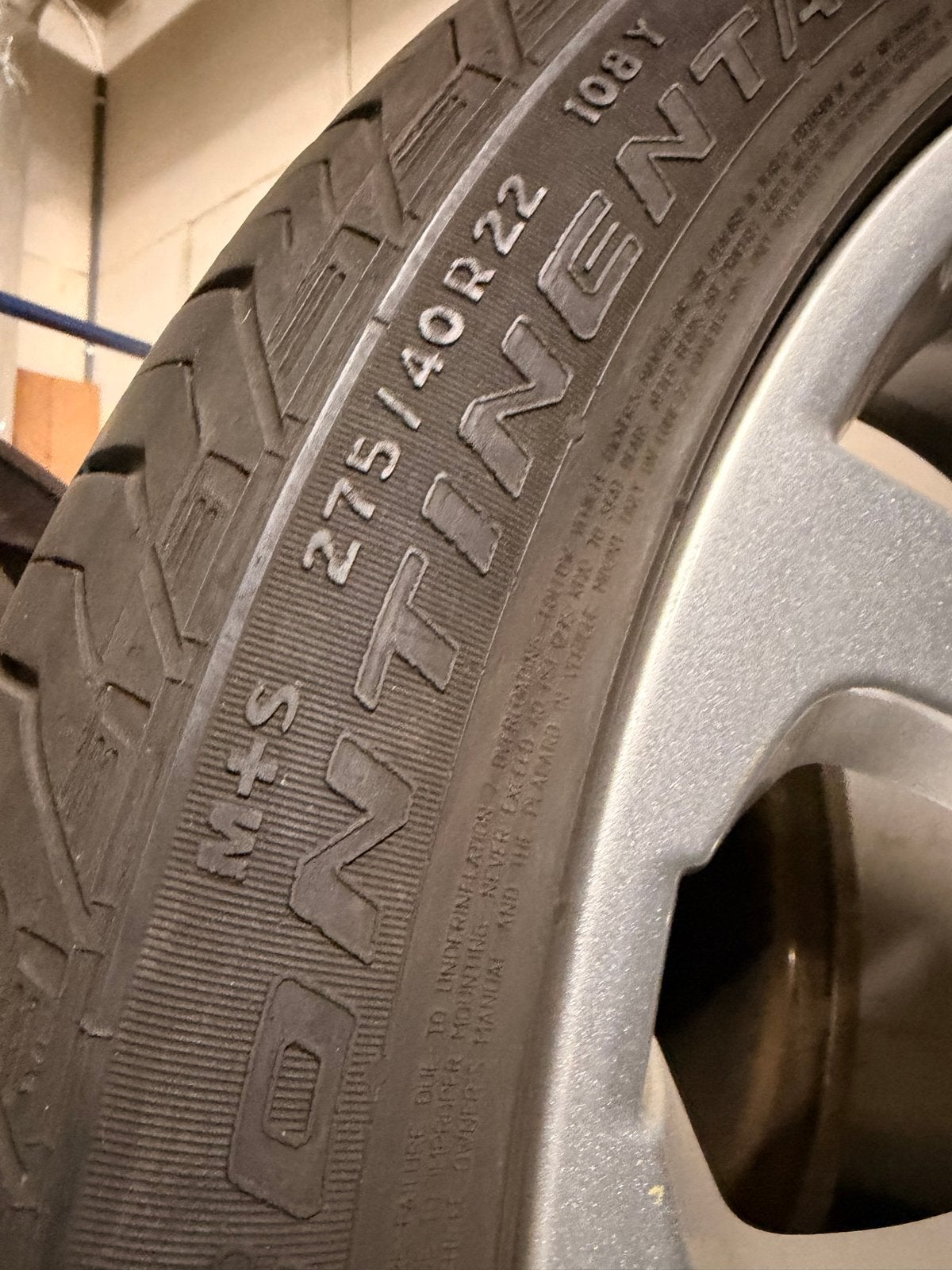 Range Rover Sport 22 inch velgen met Continental zomerbanden, Auto-onderdelen, Banden en Velgen, Gebruikt, 275 mm, Banden en Velgen