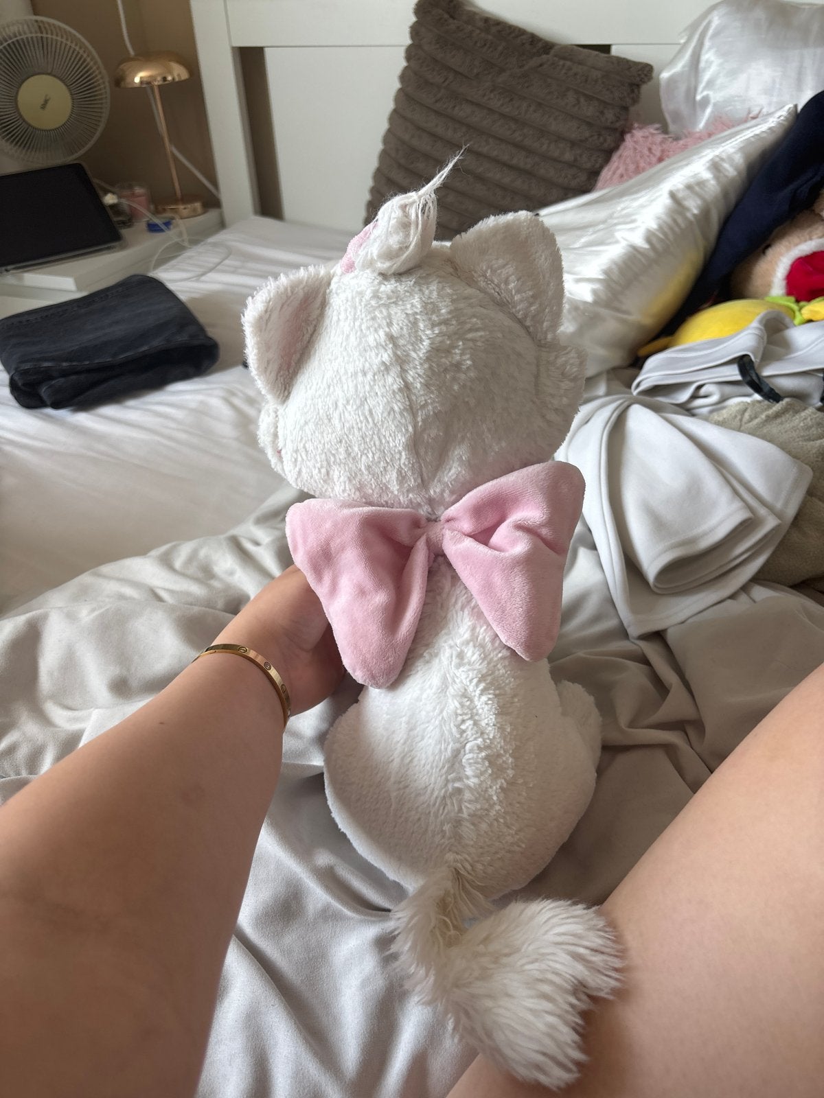 Schattige witte kat knuffel met roze strik DISNEY, Gebruikt, Overige merken, Overige karakters, Ophalen of Verzenden