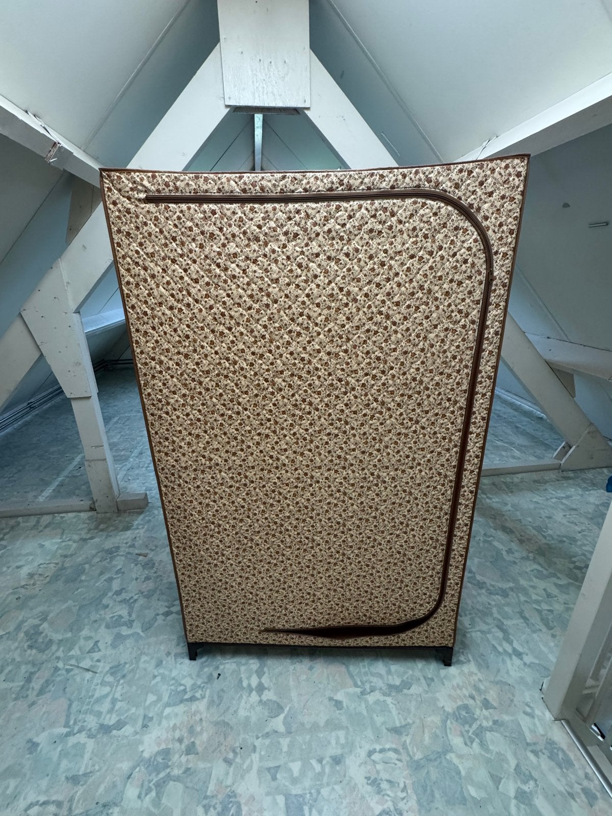 Kledingkast met stoffen bekleding en planken, Gebruikt, 150 tot 200 cm, 25 tot 50 cm, Overige materialen