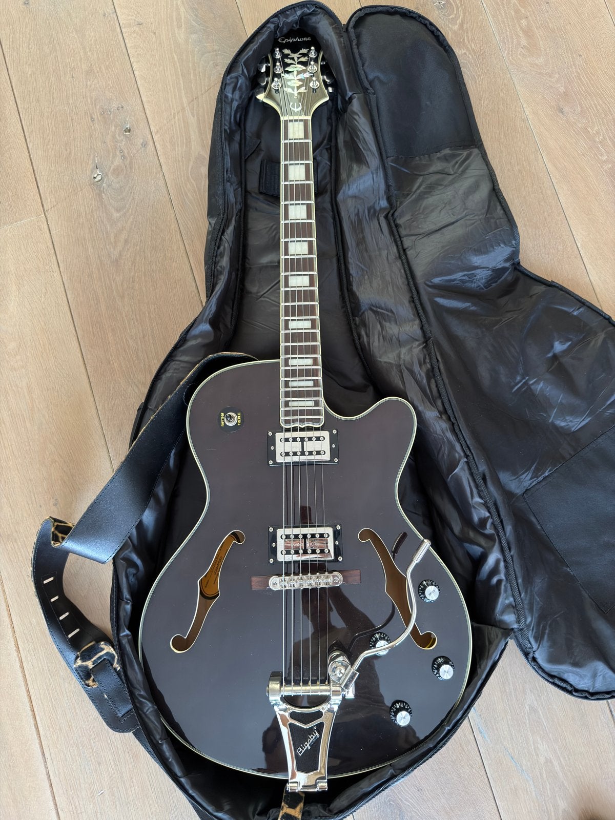 Epiphone Emperor Swingster – Translucent Black, Muziek en Instrumenten, Ophalen of Verzenden, Zo goed als nieuw, Solid body, Epiphone
