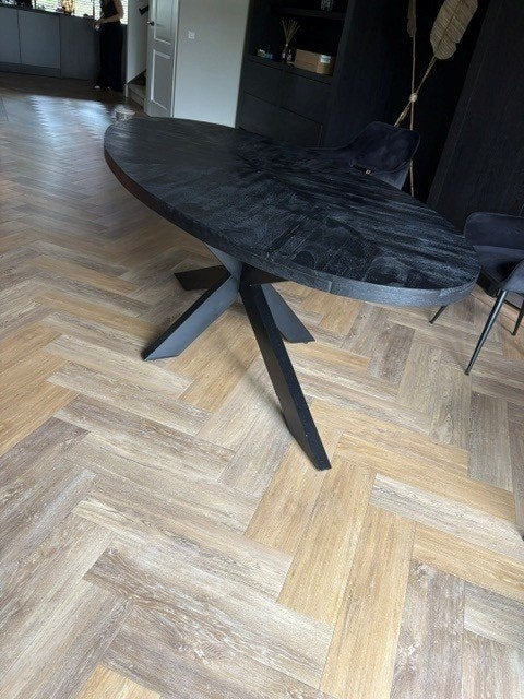 Foto 5 van Complete Eetkamerset Tafel + 6 Stoelen + Hanglamp €850