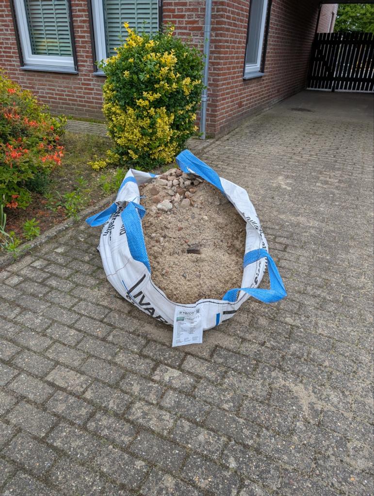 Halve kuub zand met wat stol, Ophalen