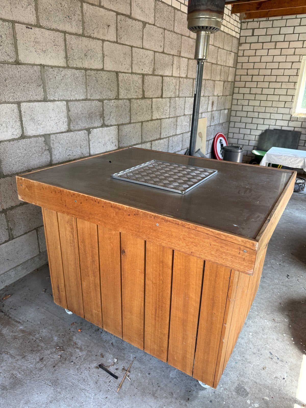 Buitentafel/BBQ-tafel van hout en RVS op wielen, Ophalen, Gebruikt, Rechthoekig, Hout