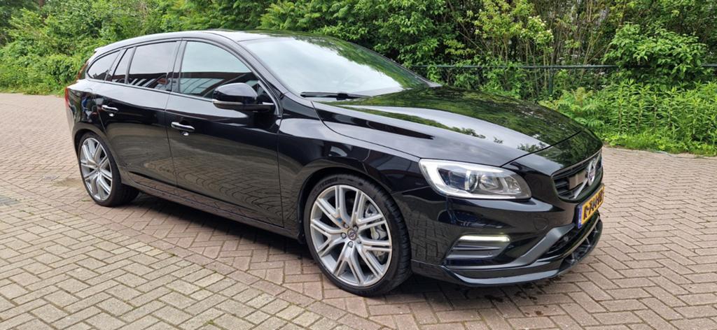 Volvo V60 2.0 367PK AWD Geartronic 2017 Zwart, Auto's, Automaat, 4 cilinders, Zwart, Vierwielaandrijving