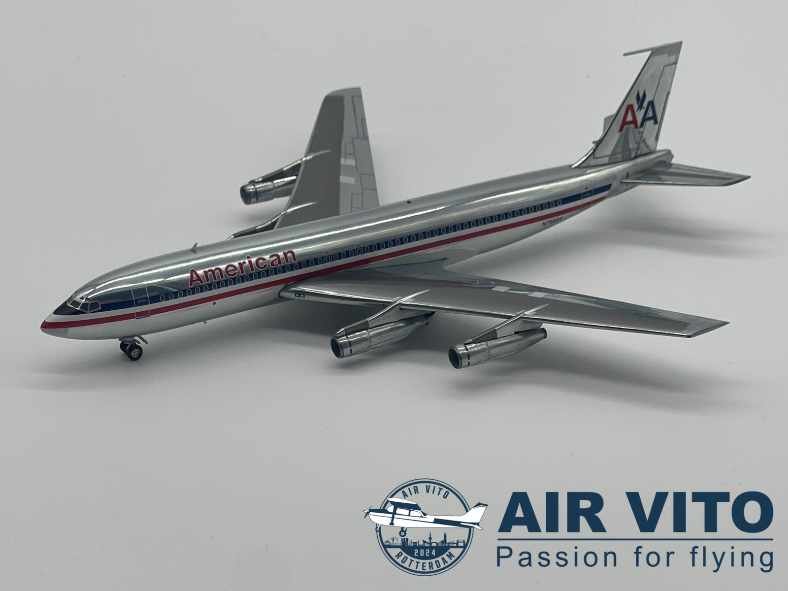 AA American Airliners boeing 707-100 only 40 produced 1:200, Verzamelen, Luchtvaart en Vliegtuigspotten, Schaalmodel, -, -, Nieuw
