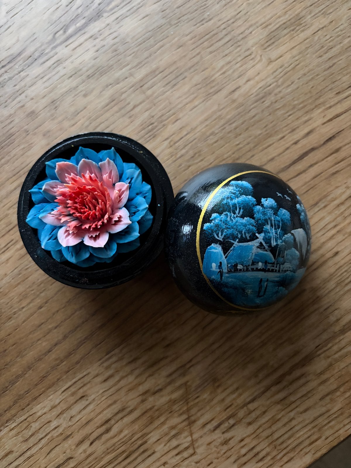 Souvenir uit Thailand zeepbloem in houten bol, Ophalen of Verzenden, Zo goed als nieuw