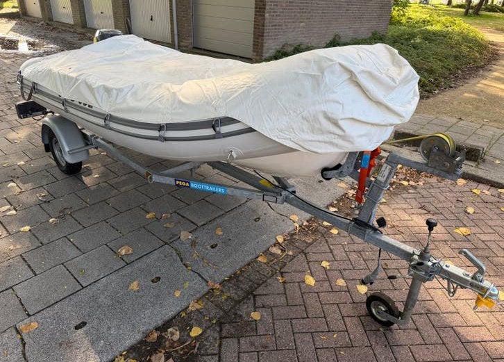 Foto 23 van Zodiac rubberboot met Yamaha 15pk motor en Pega boottrailer