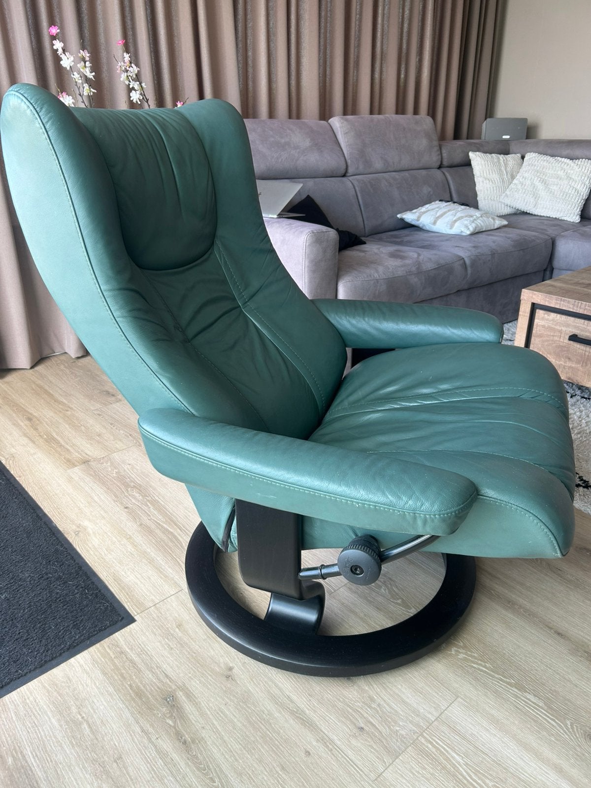 Relax stoel met hocker. Groen leer., Huis en Inrichting, Fauteuils, Ophalen, Zo goed als nieuw, 50 tot 75 cm, Leer