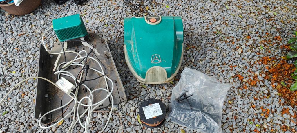 Robotmaaier - Gebruikt, met accessoires, Ophalen, Gebruikt, 20 tot 25 cm, Zucchetti