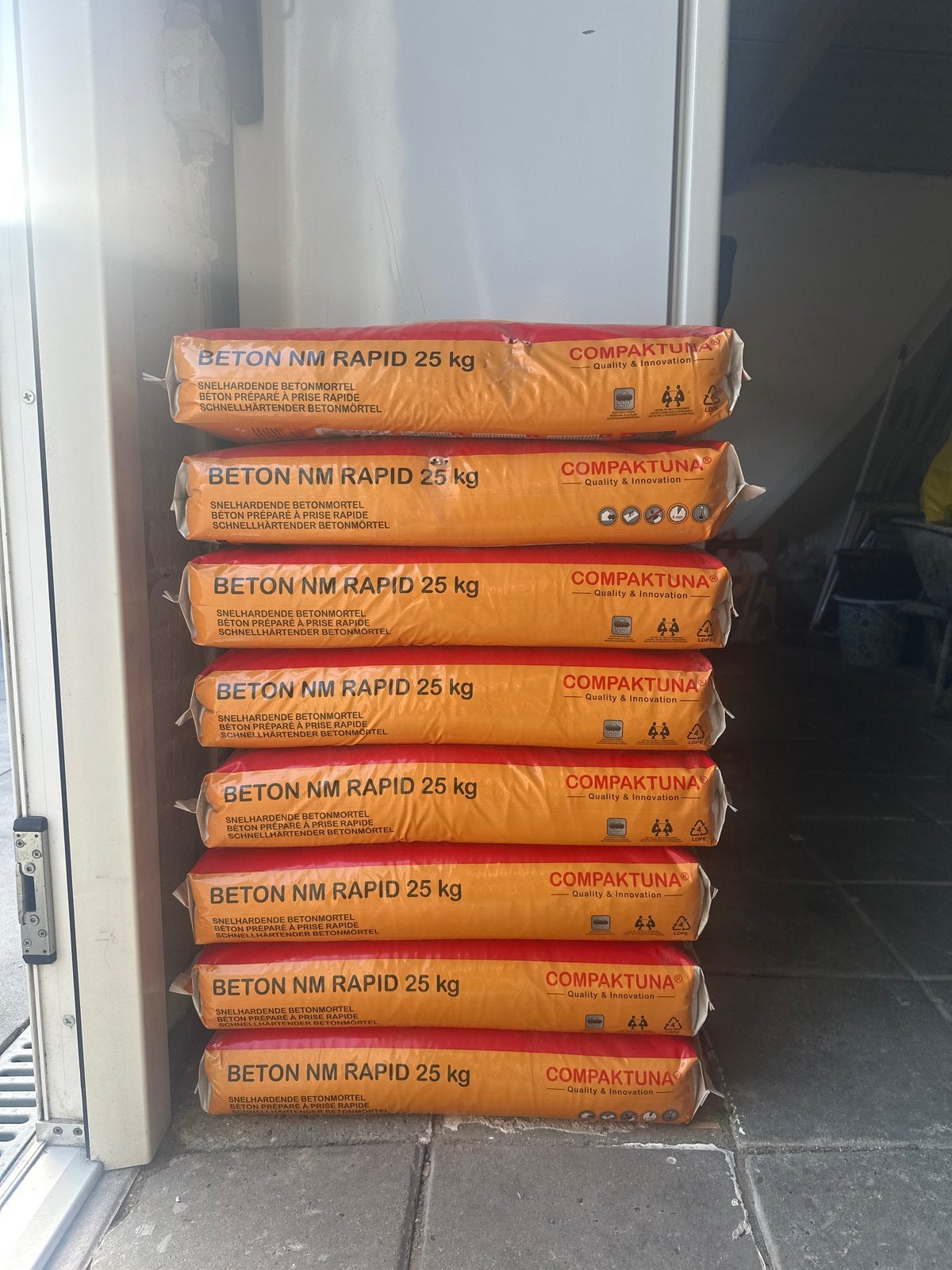 8 zakken snelbeton 25kg - Compaktuna Beton NM Rapid, Ophalen of Verzenden, Nieuw