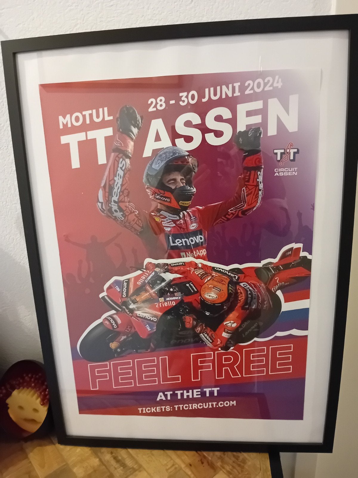 Motul TT Assen 2024 Poster - Ingelijst, Rechthoekig Staand, Met lijst, Ophalen of Verzenden, Zo goed als nieuw