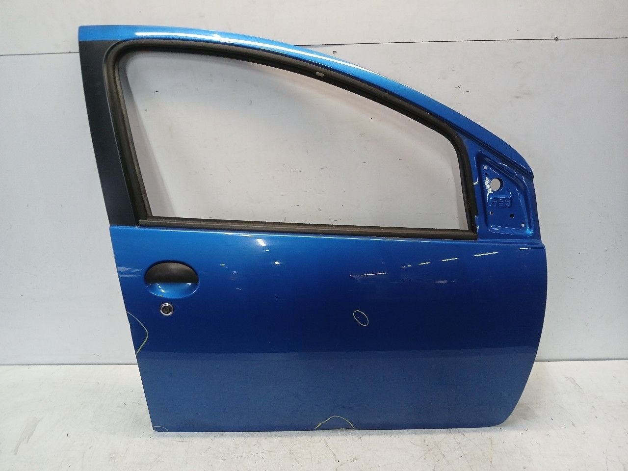 Portier rechts voor Toyota Aygo, Onderdelen@venauto.nl, Van der Ven Autorecycling B.V., Gebruikt, Ettenseweg 76, 4706 PB Roosendaal, The Netherlands