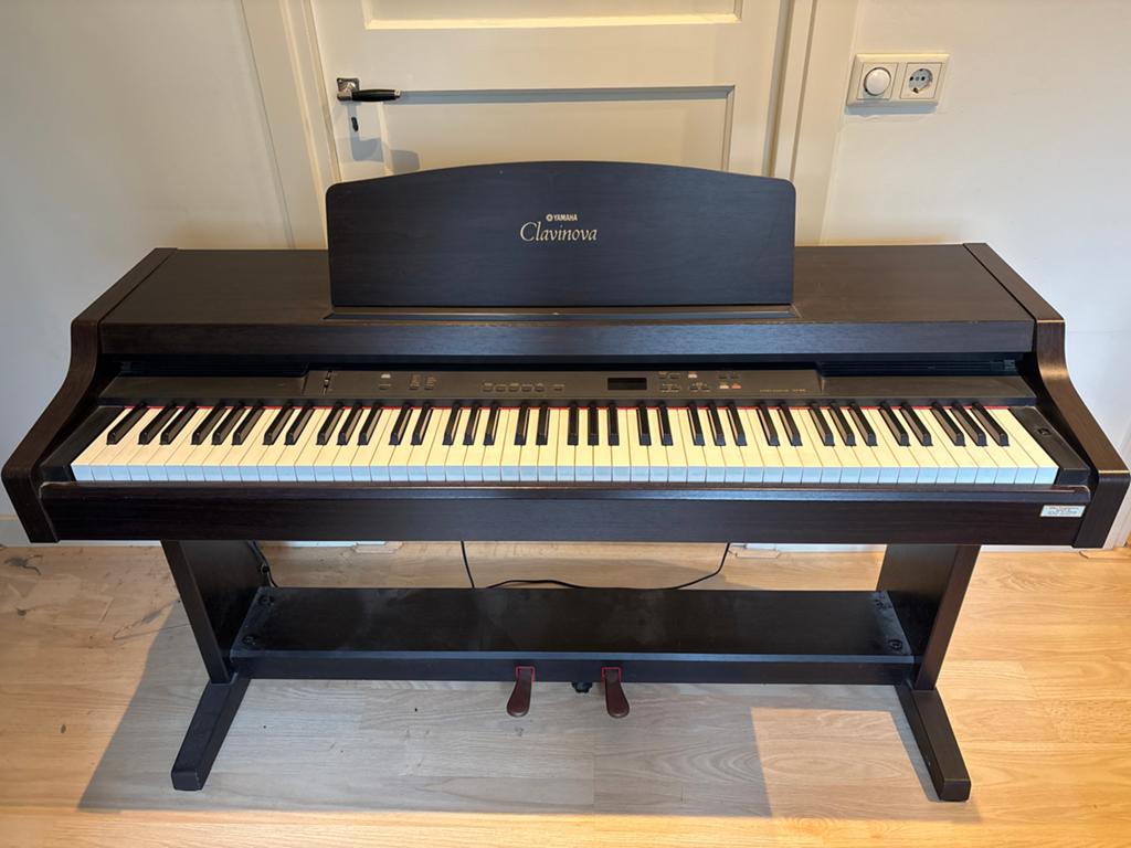 Yamaha Clavinova CLP-820S Digitale Piano, Ophalen, Gebruikt, Bruin, Digitaal