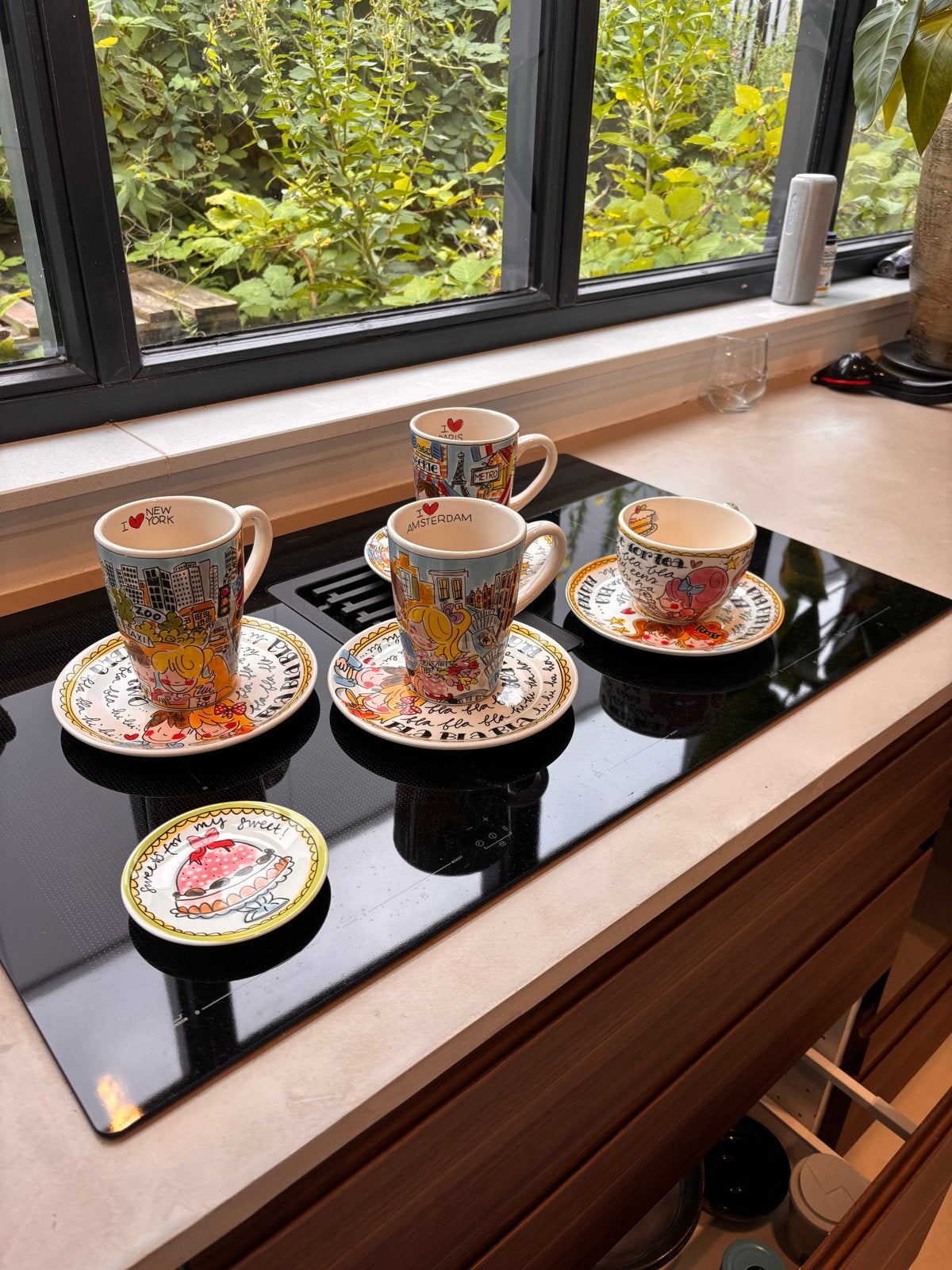 Blond Amsterdam servies set - mokken en schotels, Huis en Inrichting, Keuken | Servies, Ophalen of Verzenden, Zo goed als nieuw