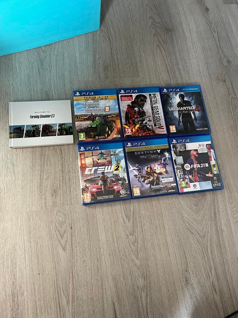 PS4 Games Bundel: Farming Simulator, Uncharted, FIFA 21 & me, Ophalen of Verzenden, Zo goed als nieuw