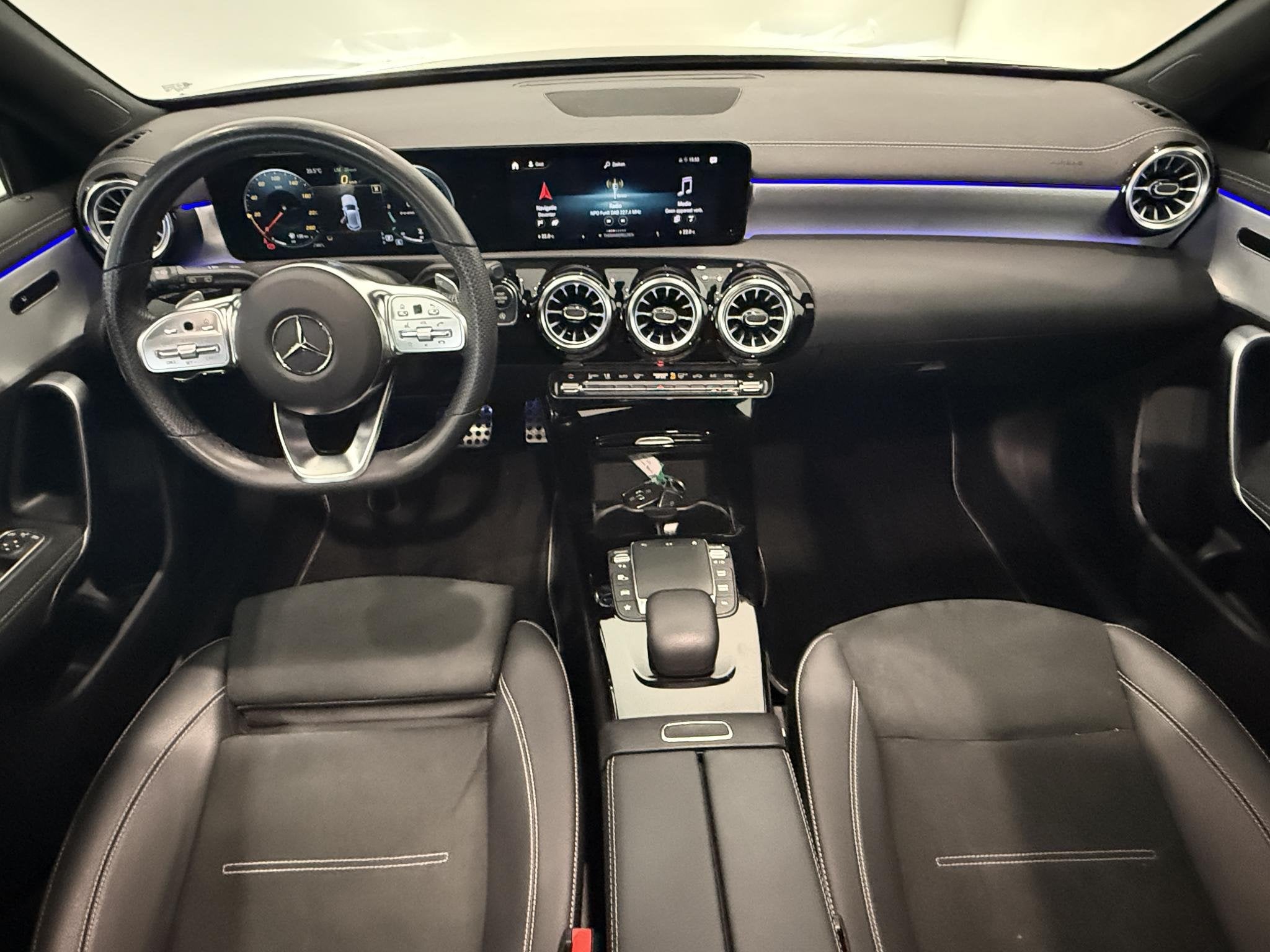 Mercedes-Benz A-klasse 200 Business Solution AMG | Matrix LE, Gebruikt, 4 cilinders, Met garantie (alle), Leder en Stof