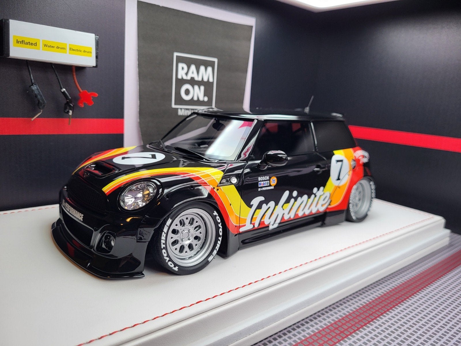 1/18 Mini Cooper S LBWK "Infinite", Hobby en Vrije tijd, Ophalen of Verzenden, Zo goed als nieuw, Auto, Overige merken