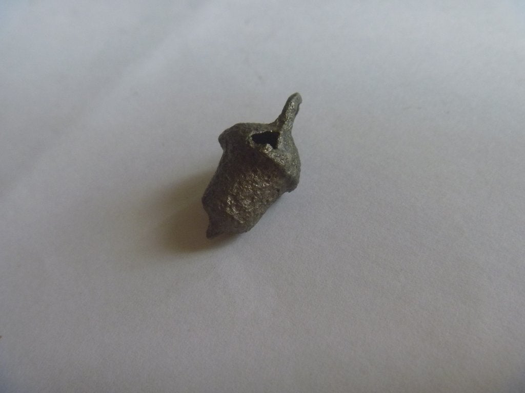 Bodemvondst. Zilveren eikeltje. 15e - 16e C. Metaaldetector, Ophalen of Verzenden
