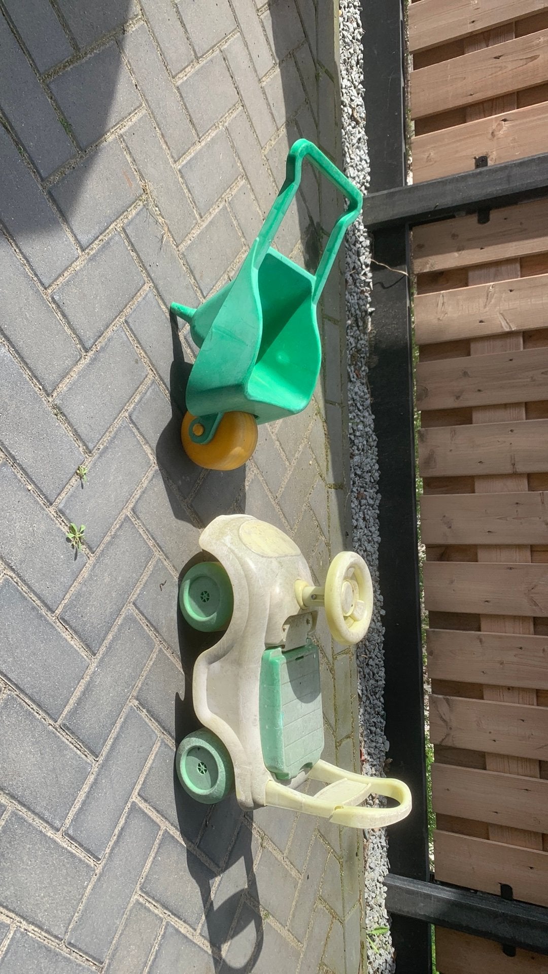 Kruiwagen en loopauto, Ophalen