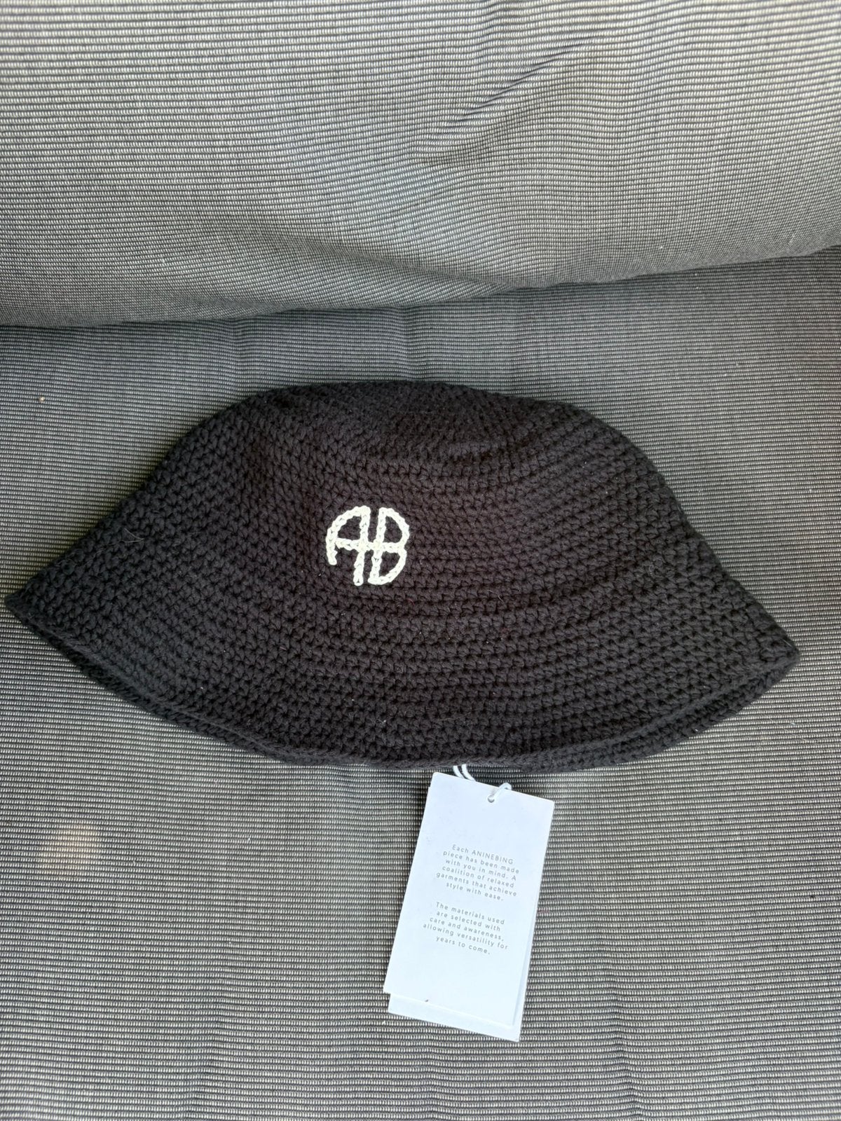 Anine bing hat bucket zwart Dara €200, Kleding | Dames, Ophalen of Verzenden, Zo goed als nieuw, 56 of 57 cm (M, 7 of 7⅛ inch)