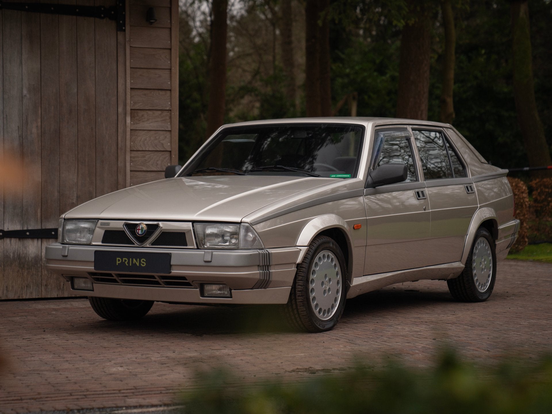 Alfa Romeo 75 3.0 V6 America (bj 1989), Auto's, Achterwielaandrijving, Alcantara, 10 km/l, Handgeschakeld