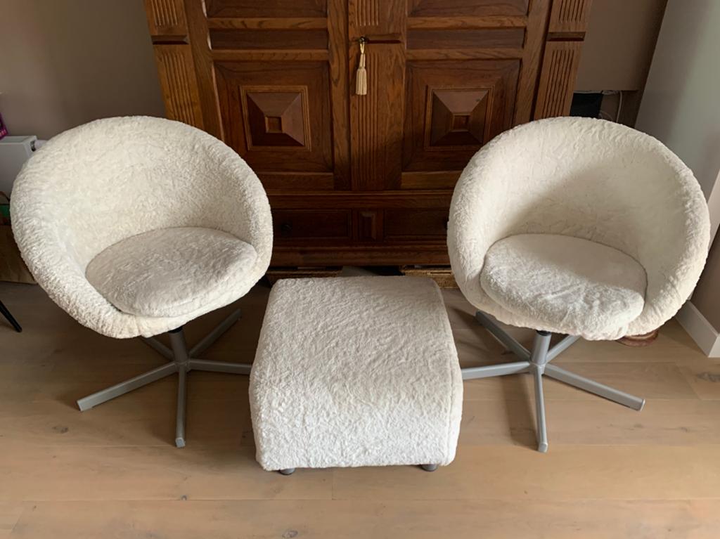 2x Ikea Skruvsta stoel wit teddy + poef, Ophalen, Gebruikt, Minder dan 75 cm, Stof
