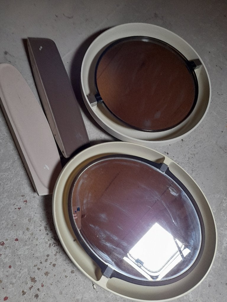 Twee ronde spiegels met beige frame, Ophalen, Minder dan 50 cm, Gebruikt, Rond