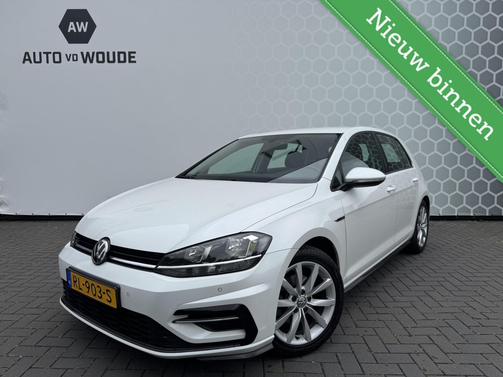 Volkswagen Golf 1.6 TDI Highline Business R-line Carplay Par, Voorwielaandrijving, Gebruikt, 4 cilinders, Wit