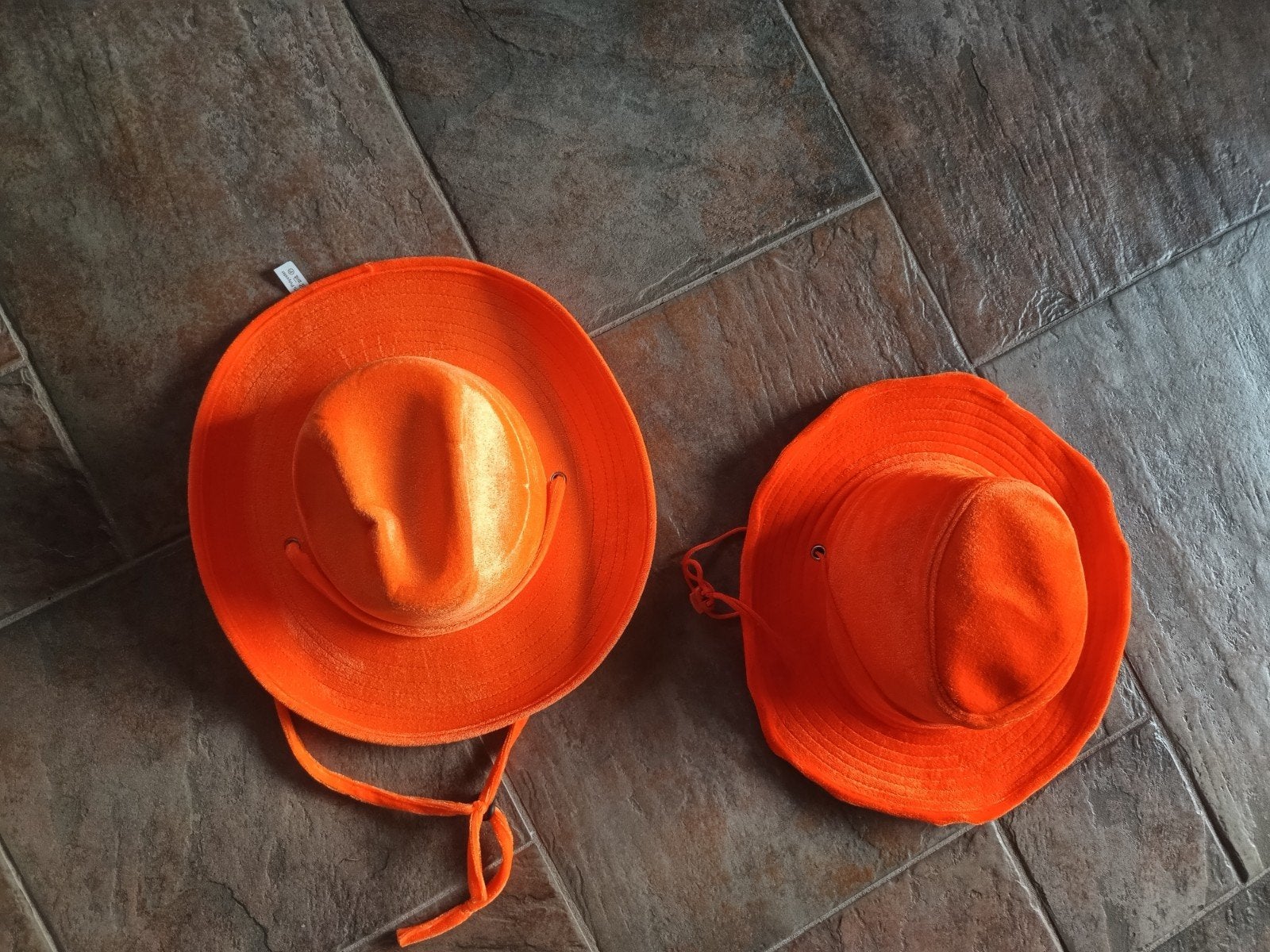 Twee Oranje cowboyhoeden, Ophalen of Verzenden, Zo goed als nieuw, Oranje of Koningsdag