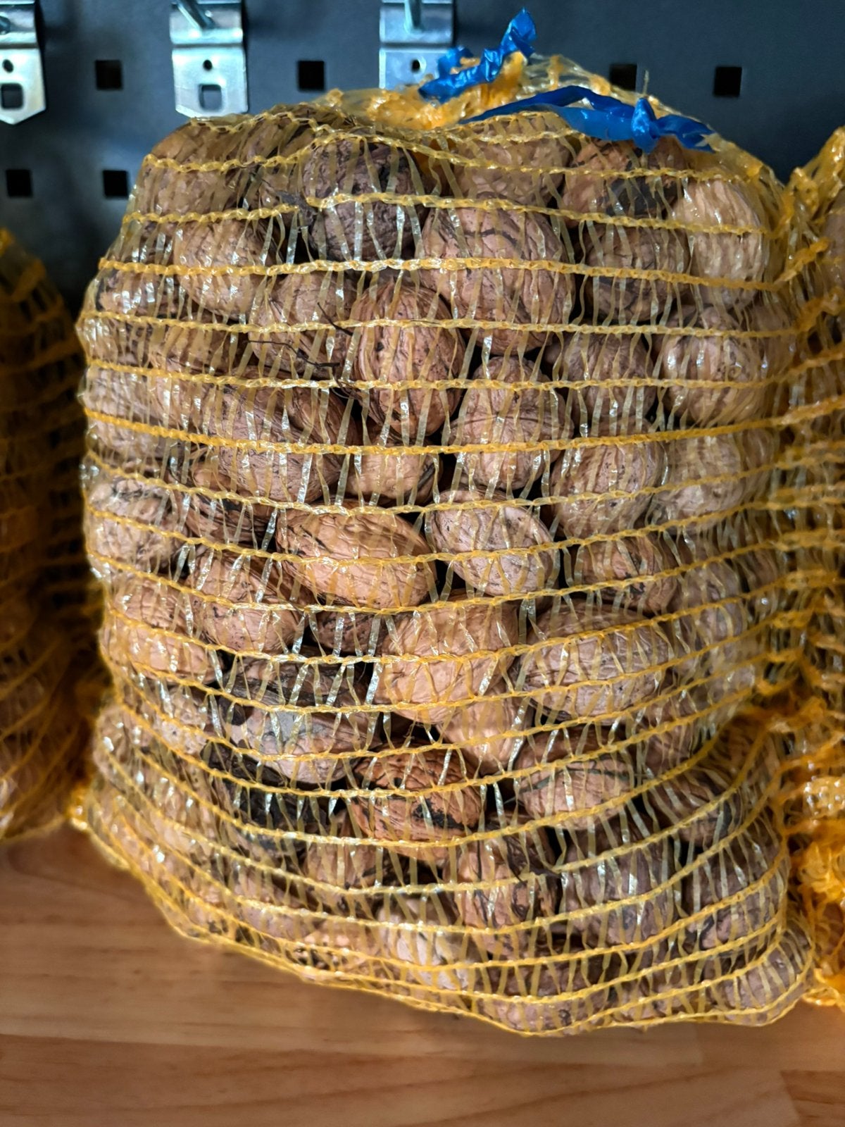 Walnoten geoogst op de Betuwse kleigrond, Diversen, Levensmiddelen, Ophalen