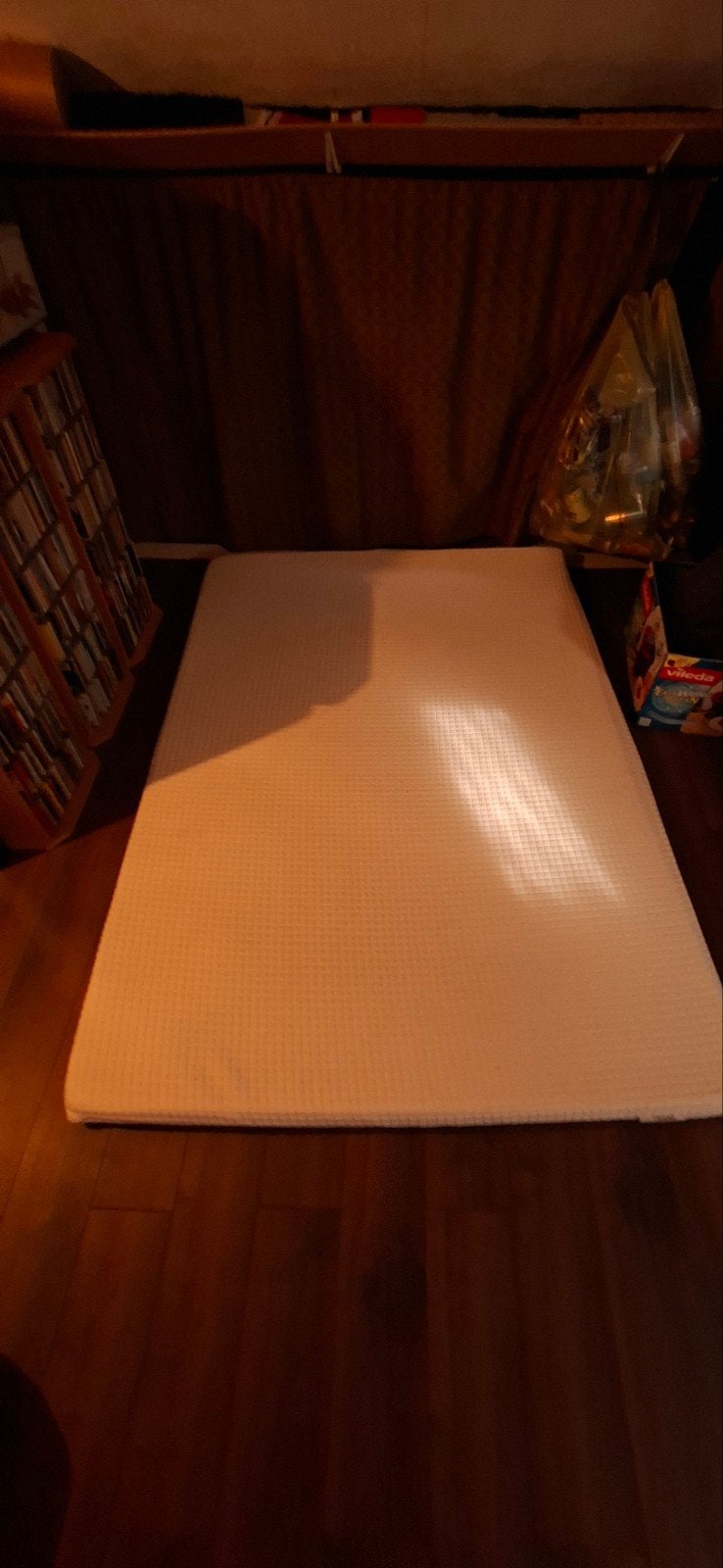 IKEA Knapstad matrastopper 140 cm met verkoelende kant, Huis en Inrichting, Ophalen, Tweepersoons, 140 cm, Zo goed als nieuw