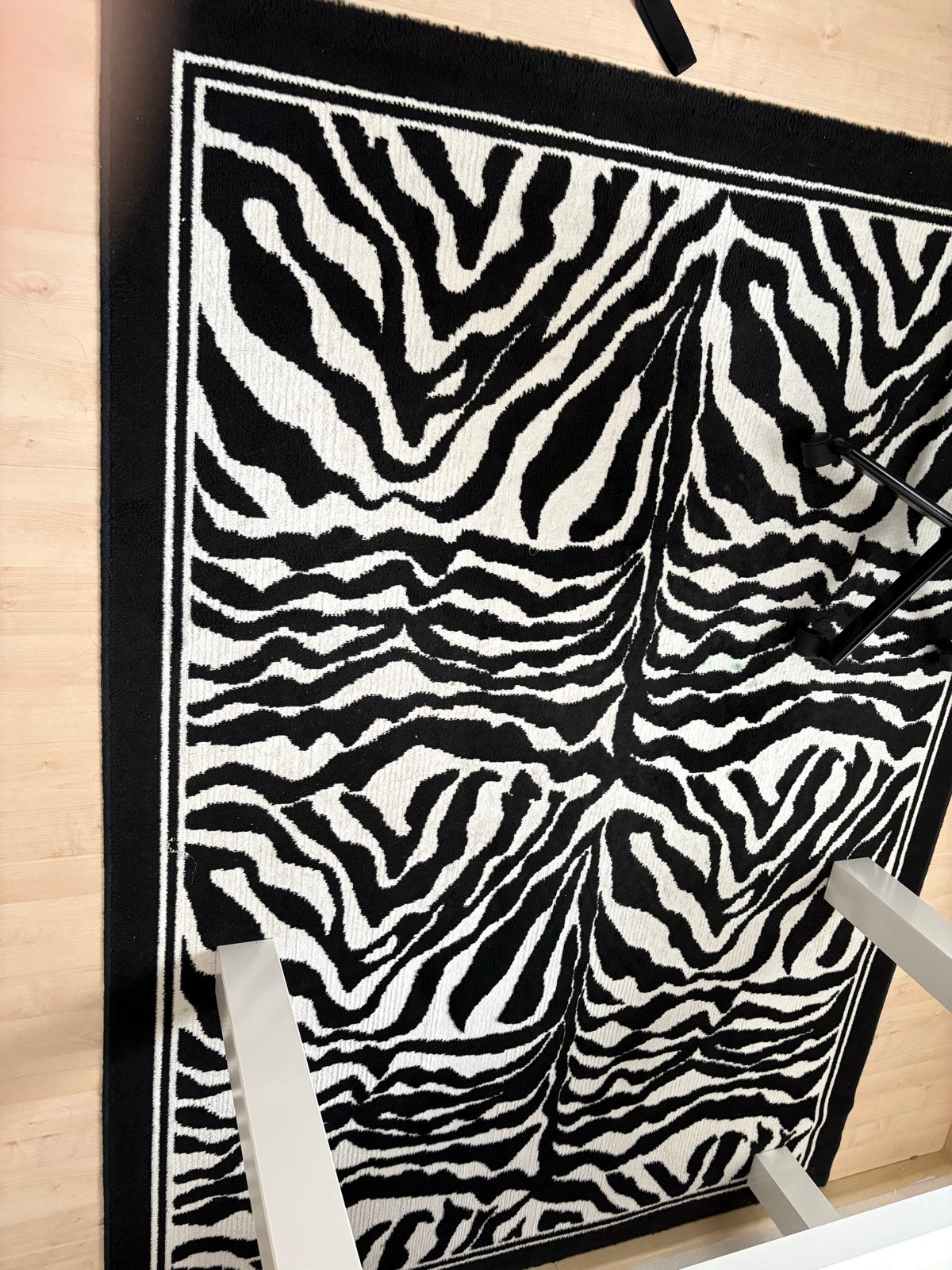 Zwart-wit zebra vloerkleed 170x230cm, nette staat, Ophalen, Zwart, 150 tot 200 cm, 200 cm of meer