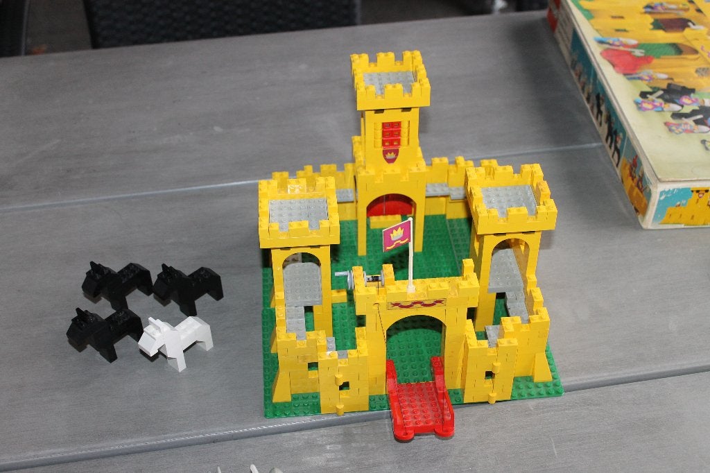 lego het gele kasteel 375, Gebruikt, Lego, Ophalen of Verzenden, Castle