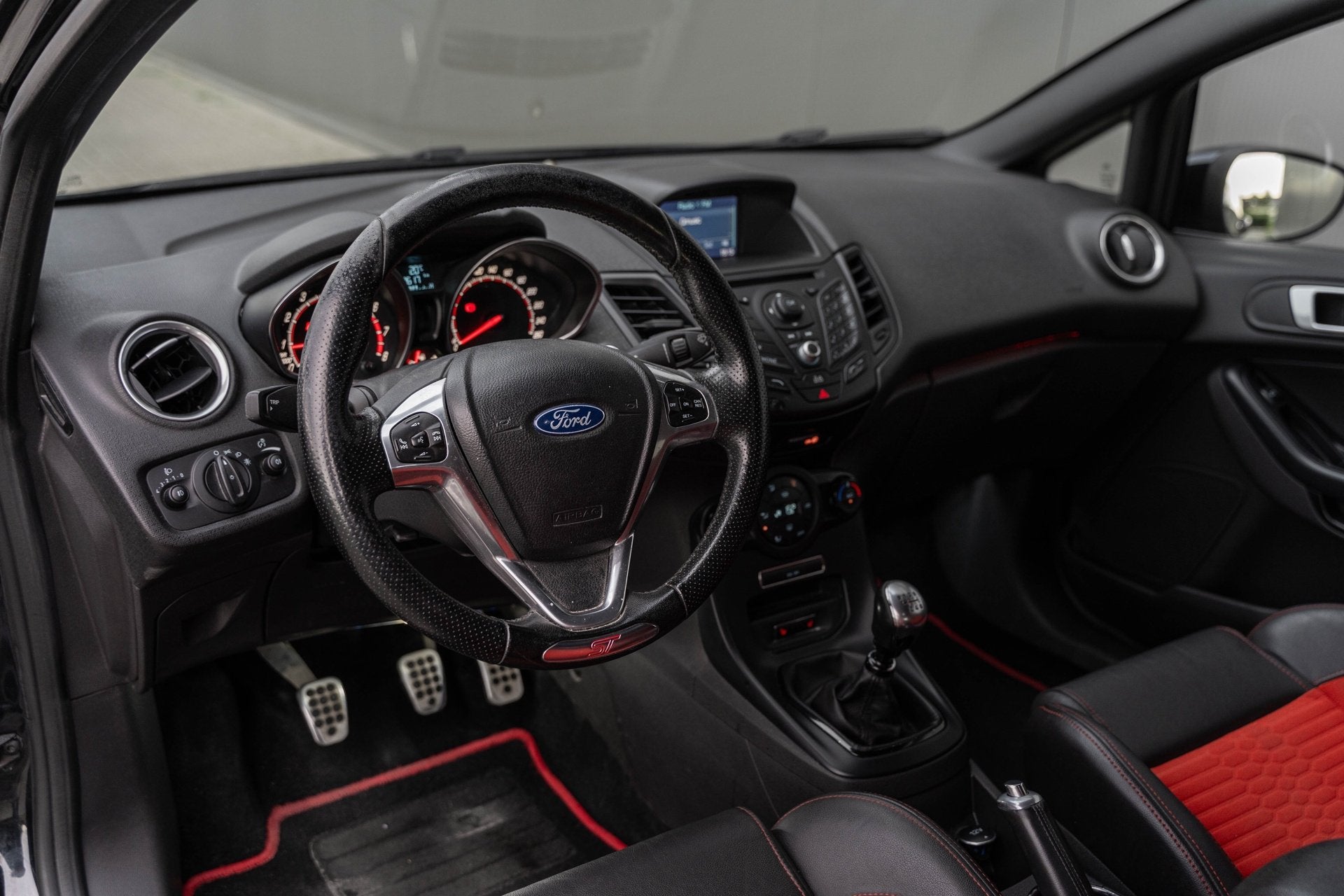 Ford Fiesta 1.6 ST2 182PK O.Z/CRUISE/CAMERA/NAVI/H&R/STOELVR, Voorwielaandrijving, 1596 cc, 1063 kg, Gebruikt