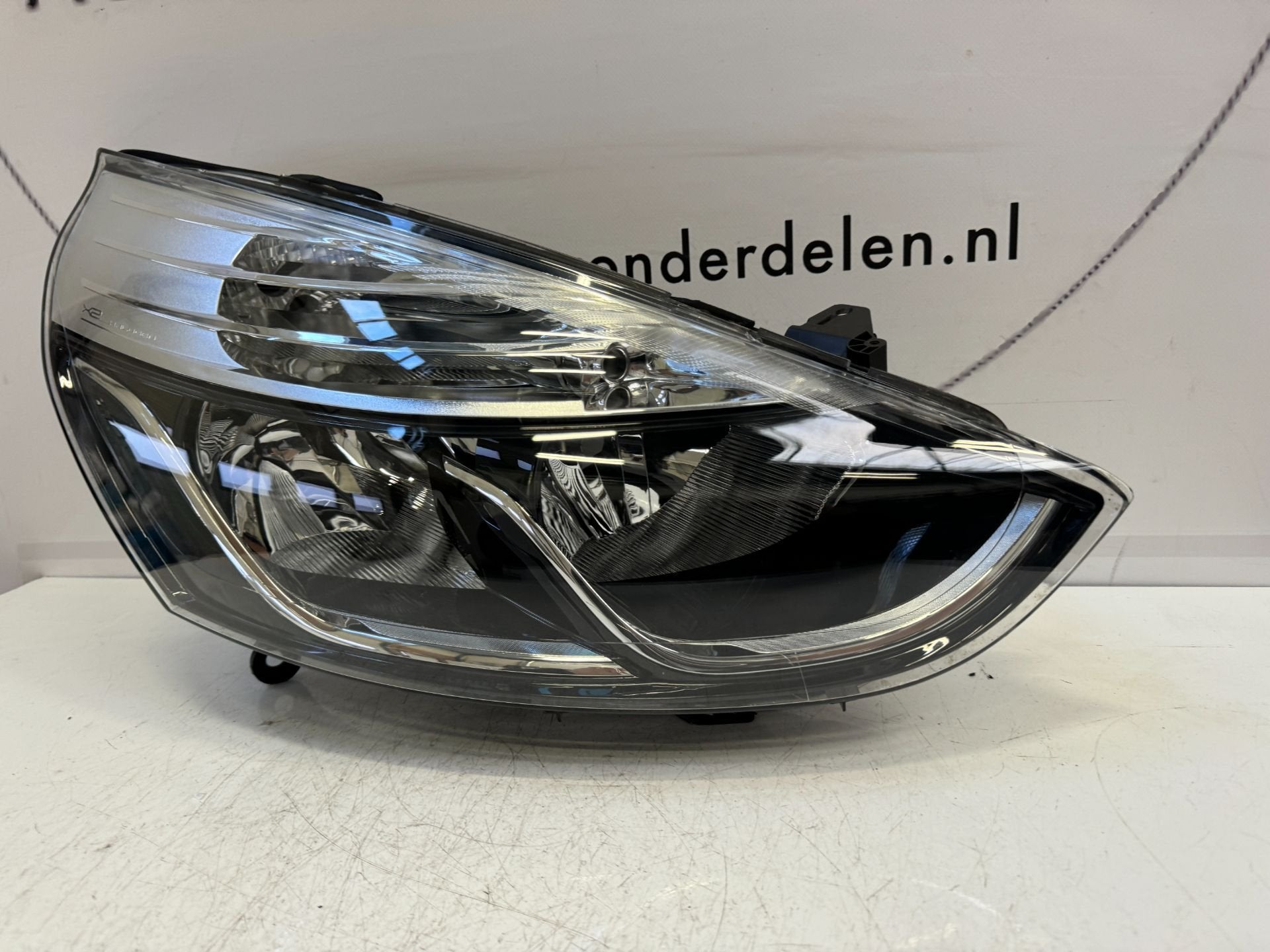 RENAULT CLIO IV 4 KOPLAMP H7 HALOGEEN 260106624R RECHTS, Renault Group, Gebruikt, Contact.group@renault.com, Renault