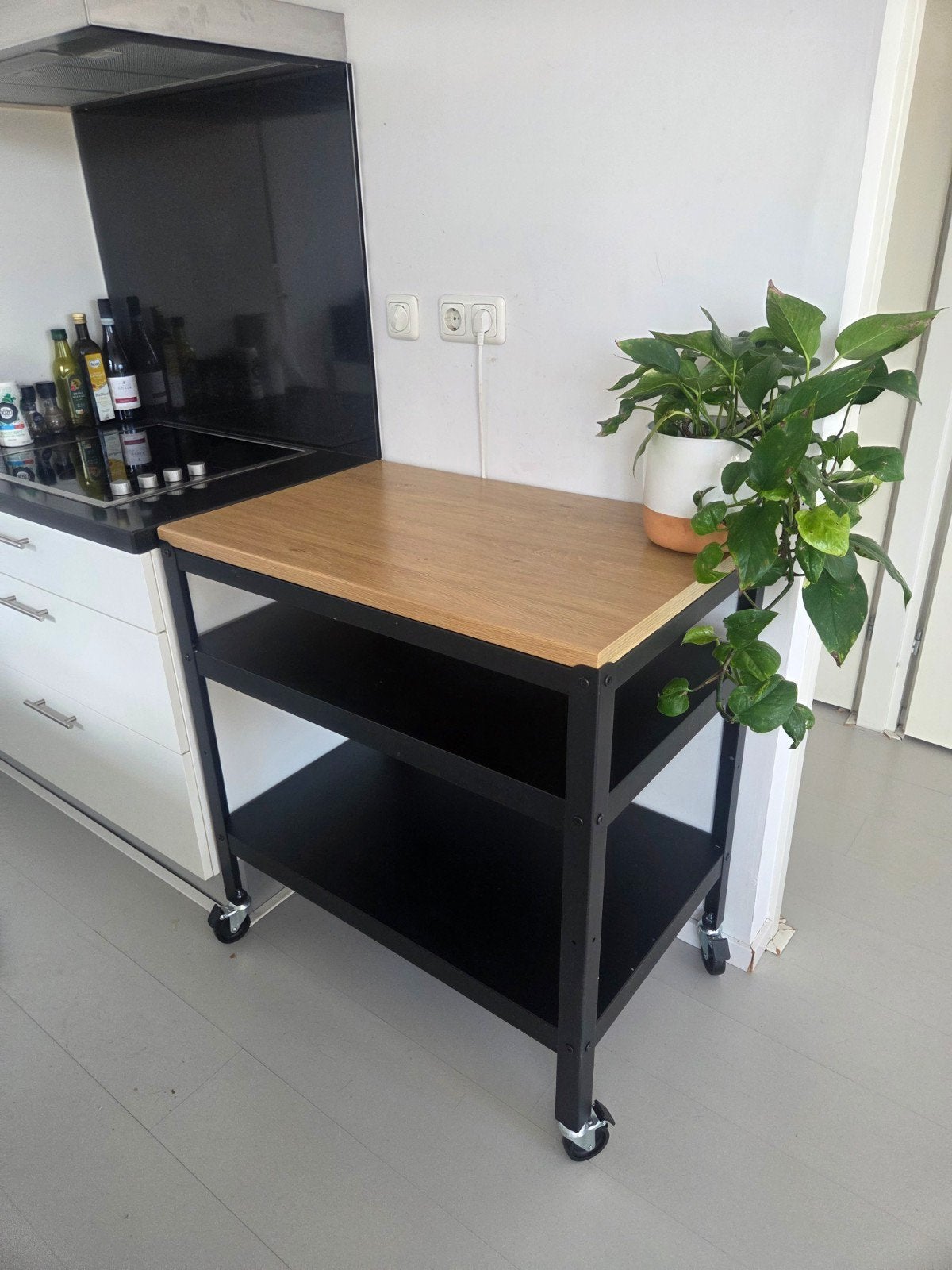 Ikea keuken werkbank / trolley met houten blad, Ophalen, Hout, Keukentrolley, Zo goed als nieuw