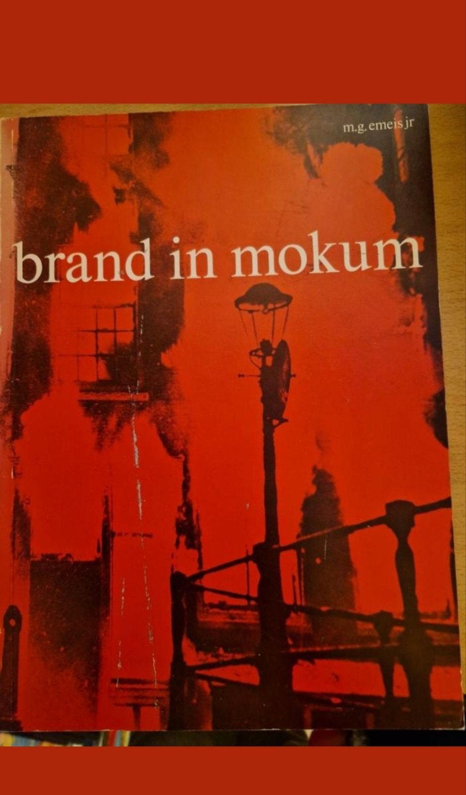 Brand in Mokum - M.G. Emeis Jr. (1974), Ophalen of Verzenden, 20e eeuw of later, Gelezen, M.G. Emeis Jr.