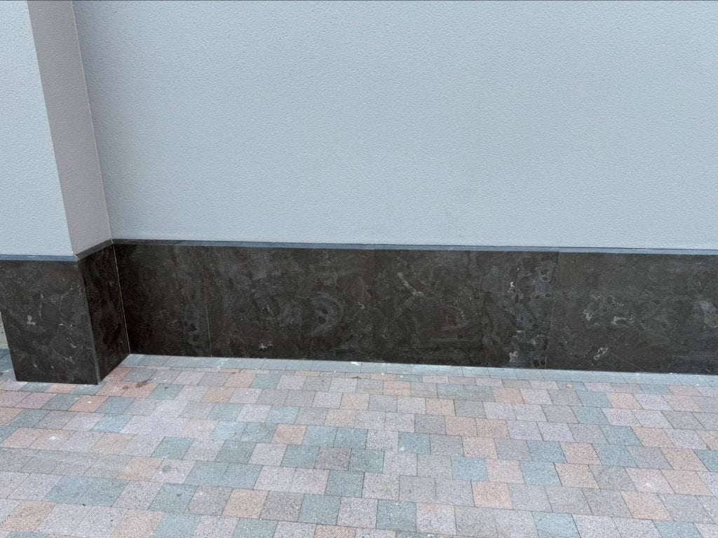 Gevelplint in Chinese hardsteen, Ophalen, Nieuw, Natuurstenen