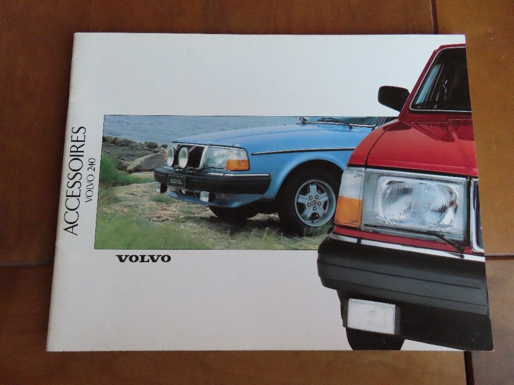 Folder Volvo 240 accessoires 1988, 36 blz, Volvo, Zo goed als nieuw, Volvo, Ophalen of Verzenden