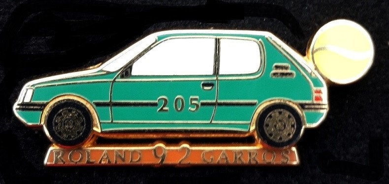 Peugeot 205 Roland Garros 92 pin, Verzamelen, Verzenden, Nieuw, Transport, Speldje of Pin