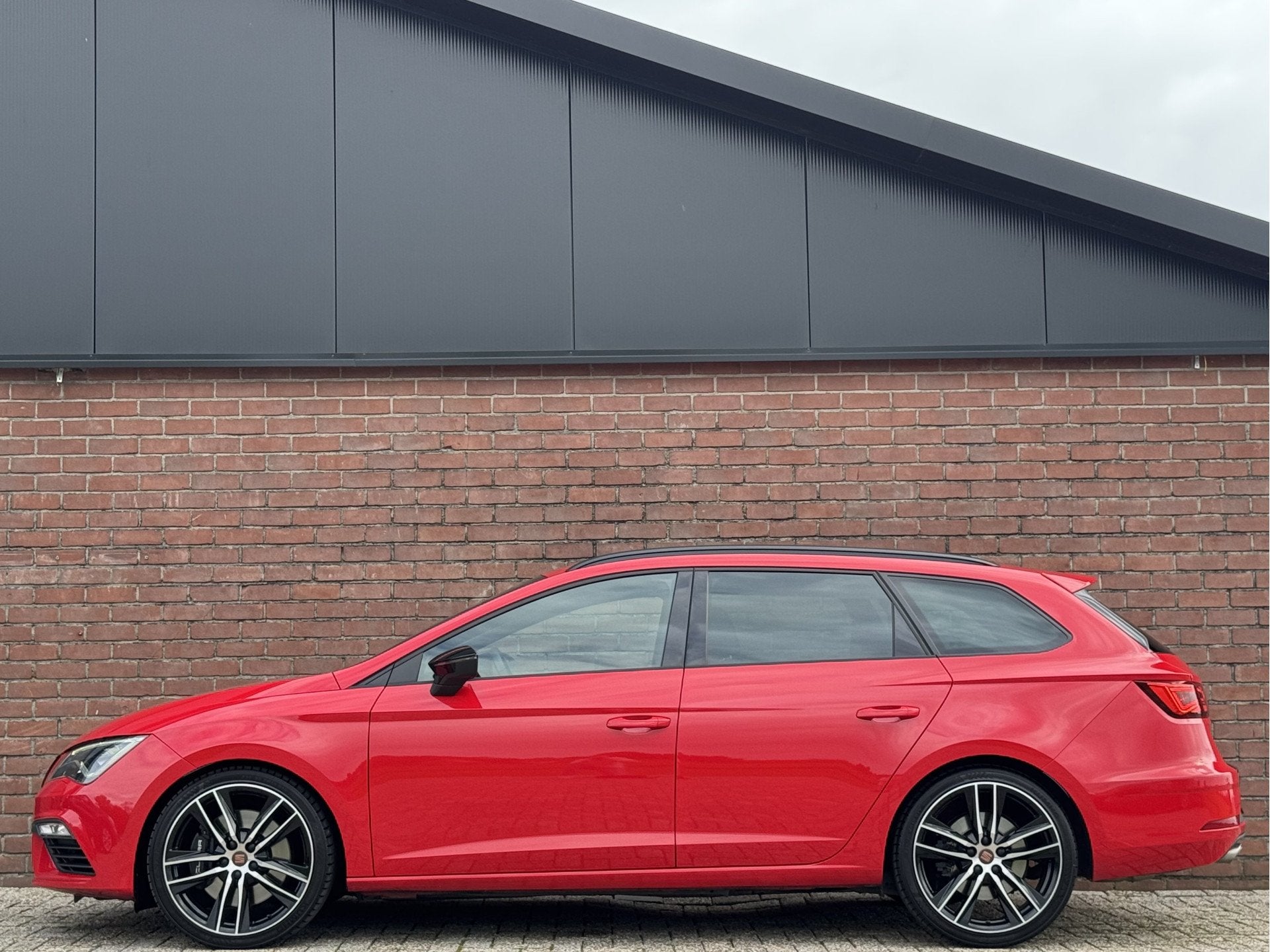 SEAT Leon ST 2.0 TSI 4DRIVE CUPRA | DEALER OH! | NAVI!, Auto's, Automaat, Dealer onderhouden, 15 km/l, Gebruikt