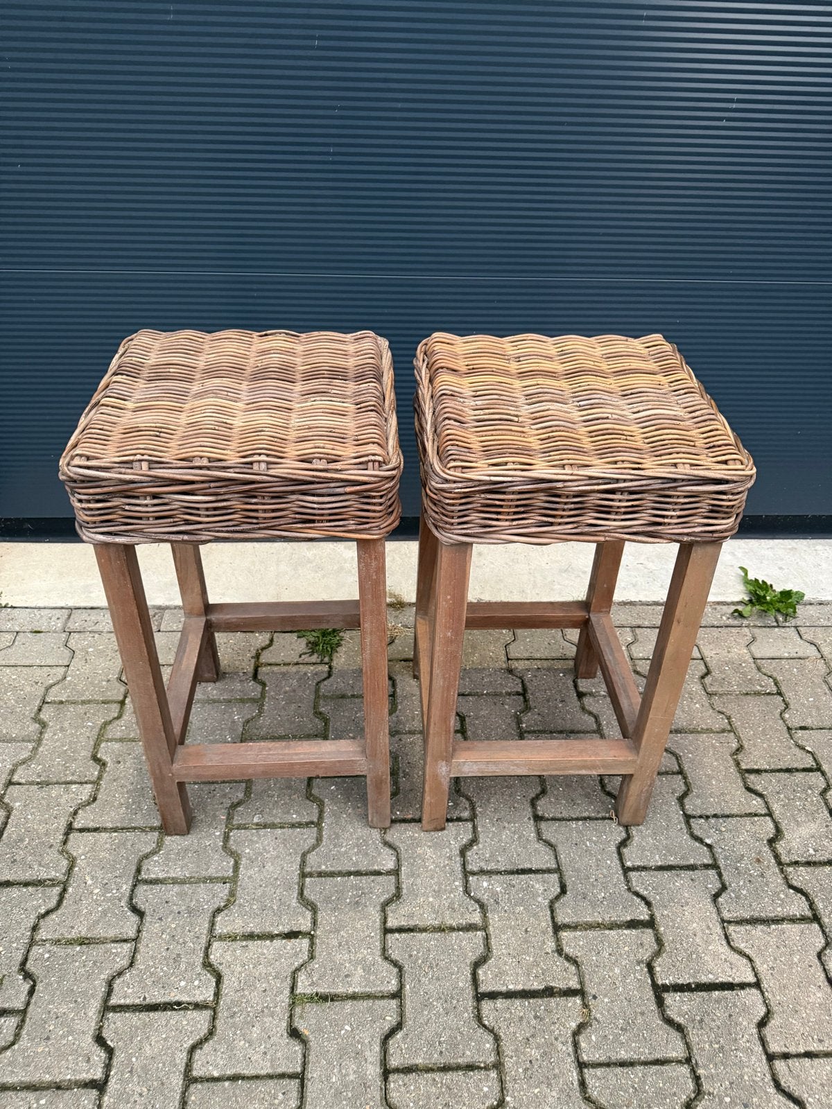 Set van 2 rotan krukken met houten onderstel, Huis en Inrichting, Gebruikt, 60 tot 90 cm, Ophalen of Verzenden, Hout