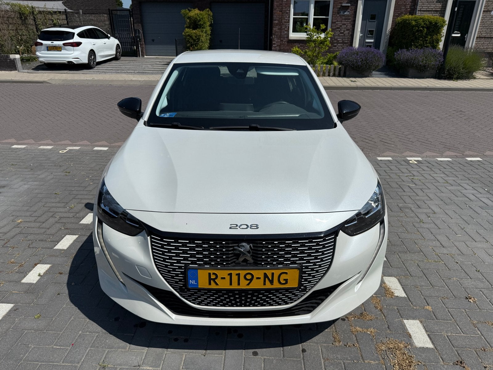 Lease overname: Peugeot 208 EV 50kWh 136pk 2022 Wit, Wit, Origineel Nederlands, Elektrisch, Particulier