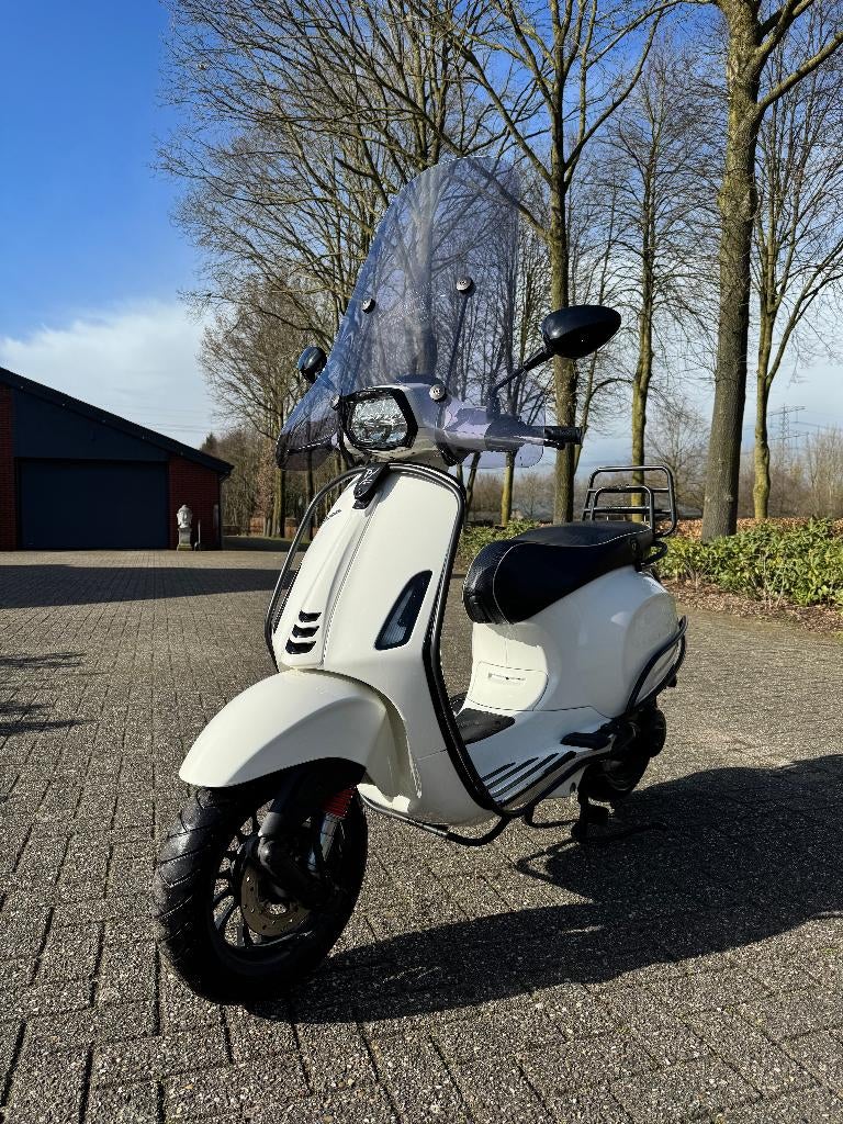 Vespa sprint van 2022 Vol opties!!, Fietsen en Brommers, Ophalen, Maximaal 45 km/u, Vespa S, 49 cc