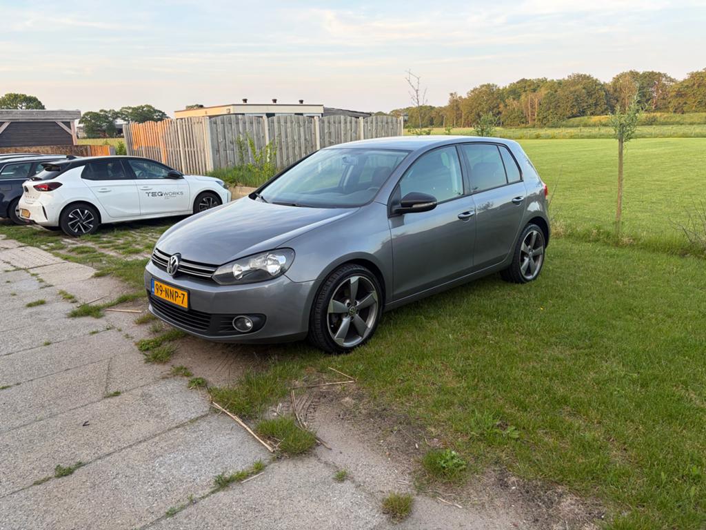 Volkswagen Golf 1.2 TSI 77KW 5D 2010 Grijs, Auto's, Voorwielaandrijving, 4 cilinders, 610 kg, 49 €/maand